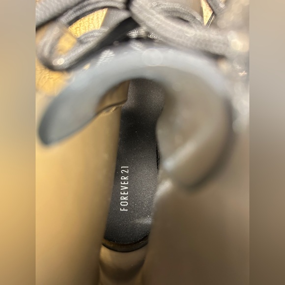 Winter boots - Picture 2 of 3